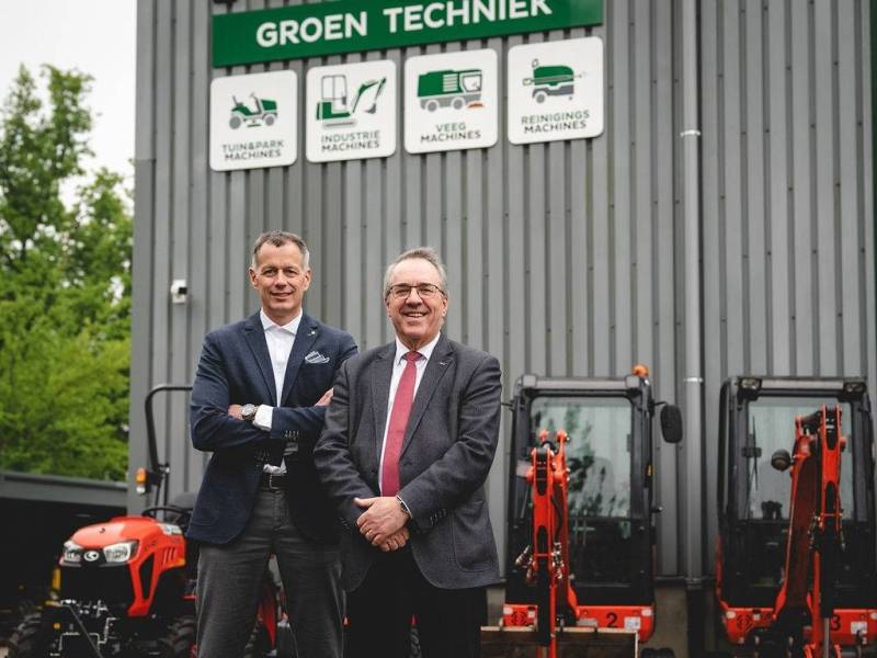 Richard Vaessen en George Frissen voor het pand van Frissen Groen Techniek