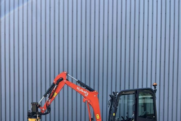 Kubota KX27-4 met Engcon draaikantelstuk