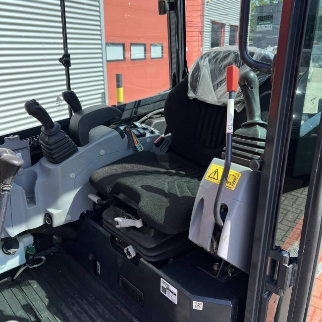 Kubota KX27-4 met Engcon draaikantelstuk